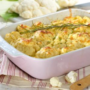 Ovenschotel met gehakt, prei en puree van bloemkool