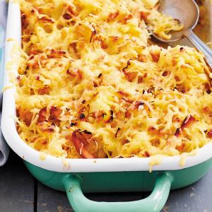 Zuurkoolschotel met kip en pasta