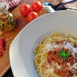 Pasta met rode saus