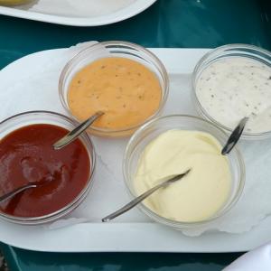 Slanke sausjes knoflook en pesto
