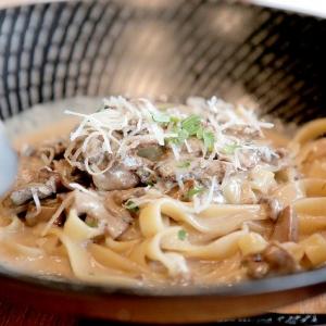 Spaghetti met champignons en rucola