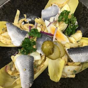 Witlof en haring salade